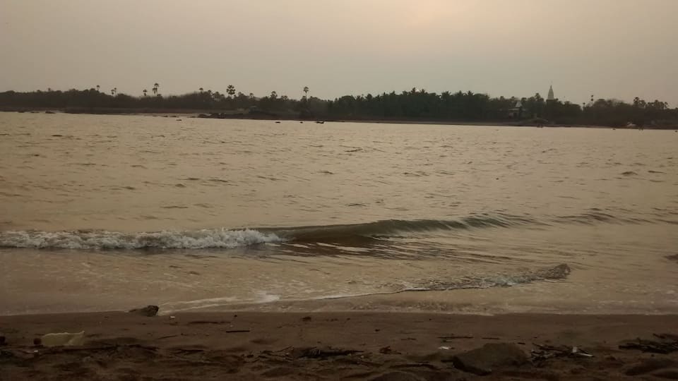 Sunset at Marve beach. If u want to have a peaceful evening go there