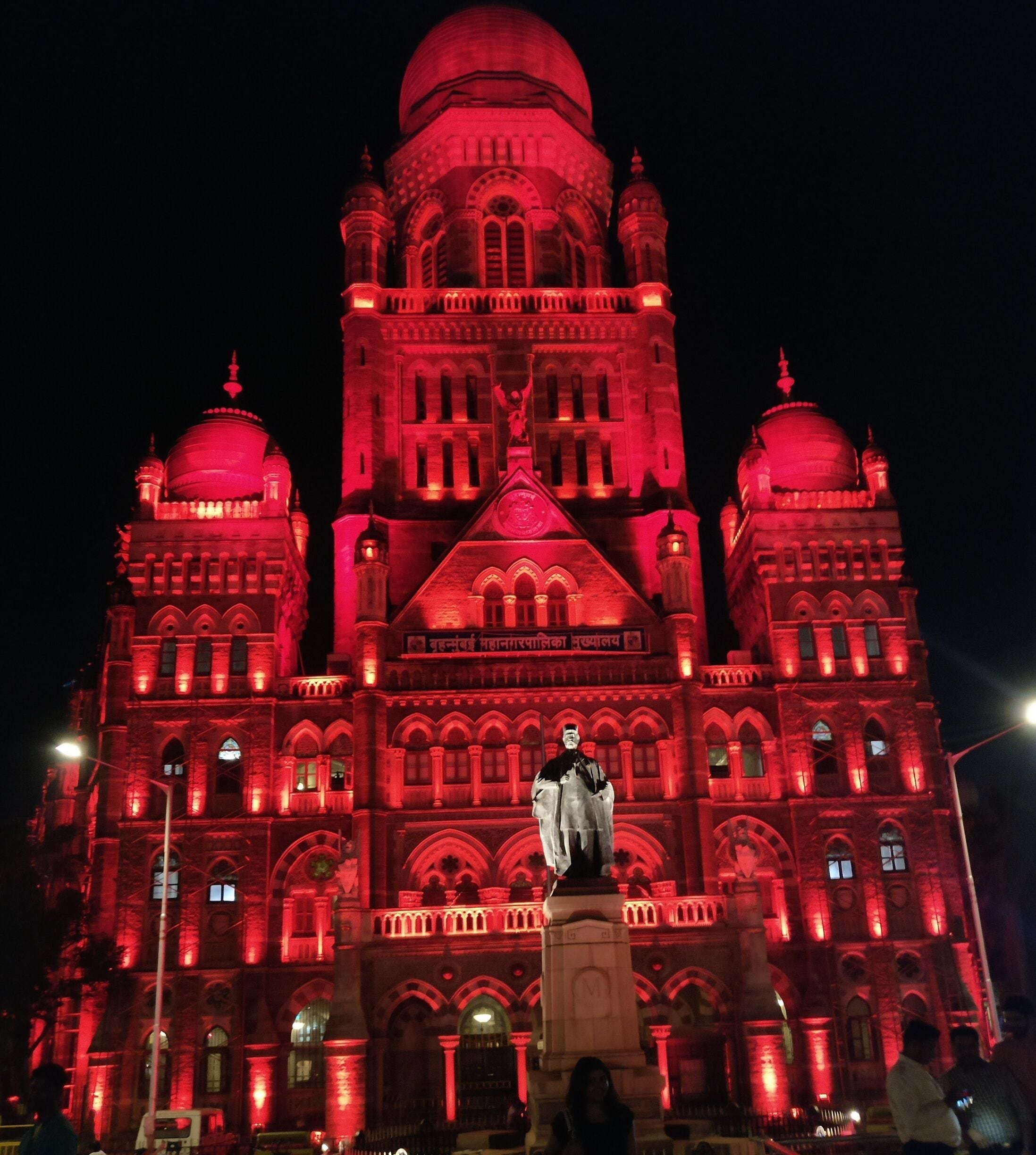 One of the beautiful buildings of Mumbai 🖤

#Red
www.instagram.com/pixietraveldust