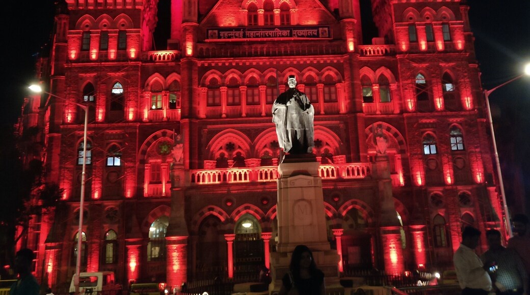One of the beautiful buildings of Mumbai 🖤
#Red
www.instagram.com/pixietraveldust