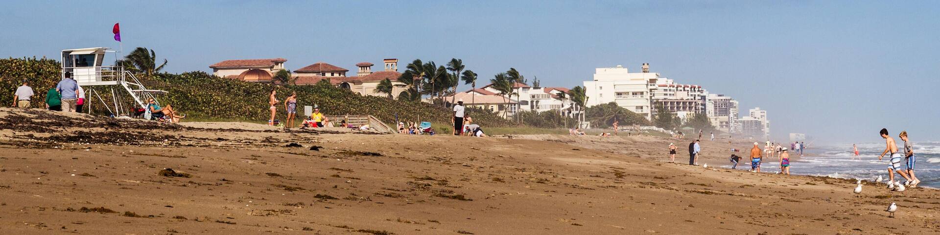 FAX1TF Jensen Beach, Florida, Canada - December 21, 2015: Jensen Beach, Florida scenic at daytime with people and a clear blue sky with