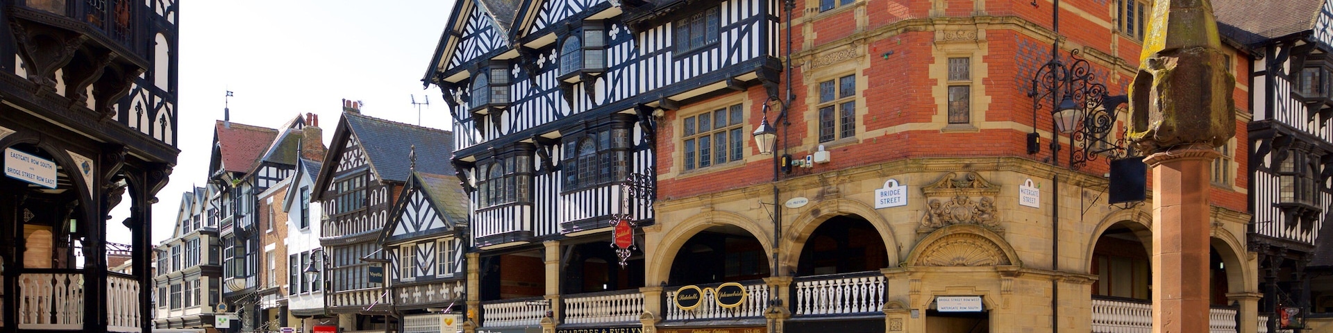 Chester featuring heritage elements, a monument and a square or plaza