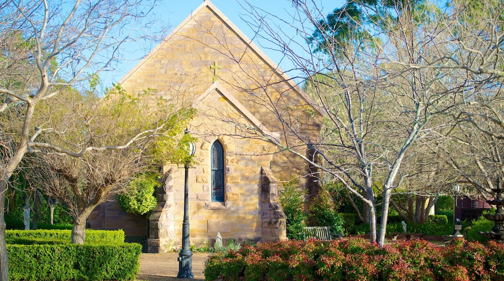 Cessnock showing a church or cathedral, a small town or village and heritage architecture