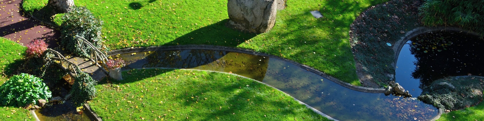 This building is indexed in the Base Mérimée, a database of architectural heritage maintained by the French Ministry of Culture, under the reference PA00109052 .