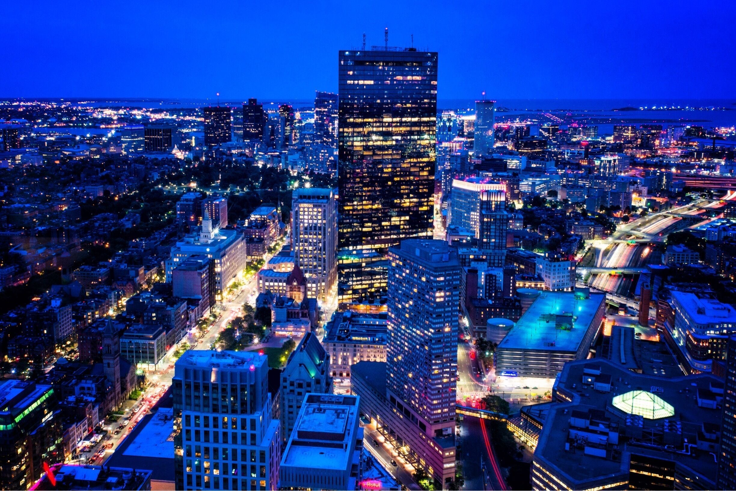 This is the view of Boston's skyline during nightfall if you are at the top of the Prudential Tower.
#boston #usa #UrbanJungle #BVSBlue #aboveitall 