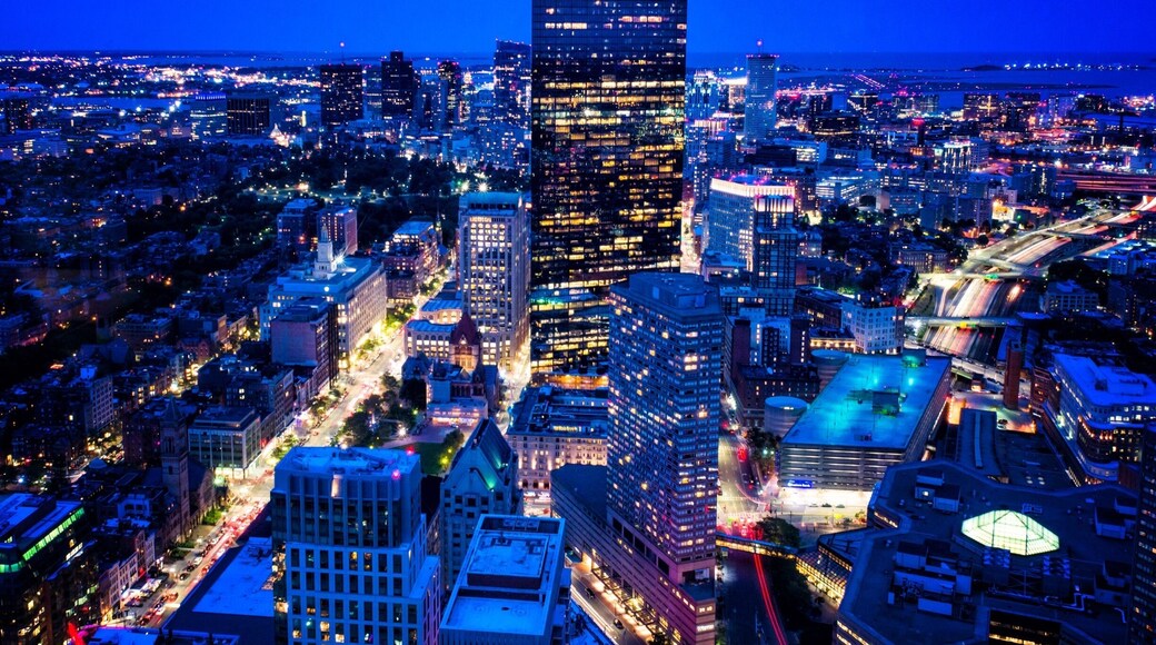 This is the view of Boston's skyline during nightfall if you are at the top of the Prudential Tower.
#boston #usa #UrbanJungle #BVSBlue #aboveitall