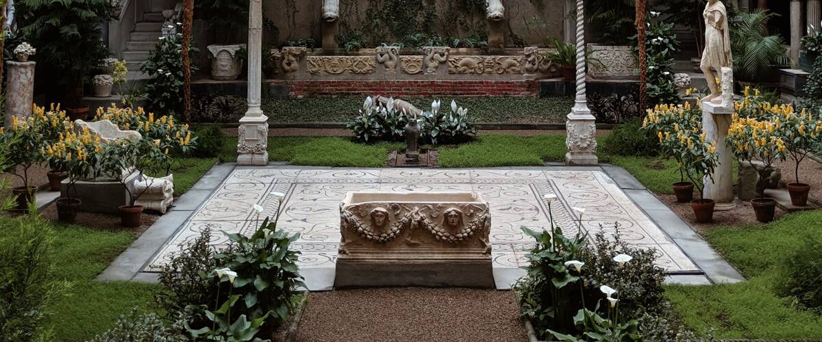 #History
The home which houses today's museum was built in 1903 by Isabella Stewart Gardner, an American art collector.
In 1990 two thieves disguised as police officers robbed the museum of thirteen works worth some $500 million – the greatest known property theft in history.