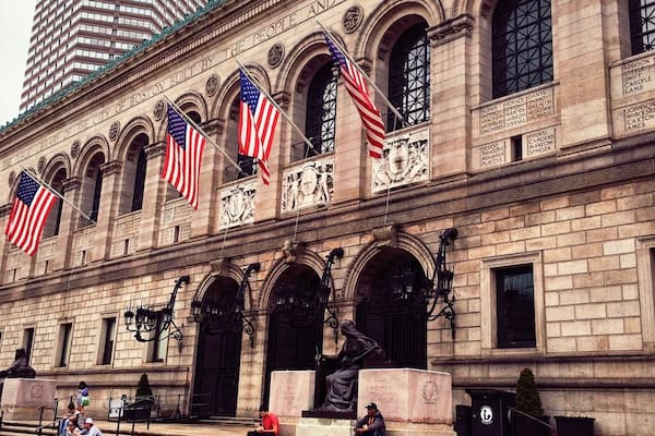 Brief stop over in Boston downtown while I was returning from Cape Cod, the renaissance style architecture of the public library caught my eye.
Wiki: It was recognized as a national historic landmark for being the first large scale urban library building in the nation
#StunningStructures #architecture