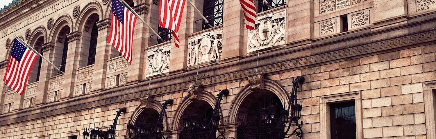 Brief stop over in Boston downtown while I was returning from Cape Cod, the renaissance style architecture of the public library caught my eye.
Wiki: It was recognized as a national historic landmark for being the first large scale urban library building in the nation
#StunningStructures #architecture
