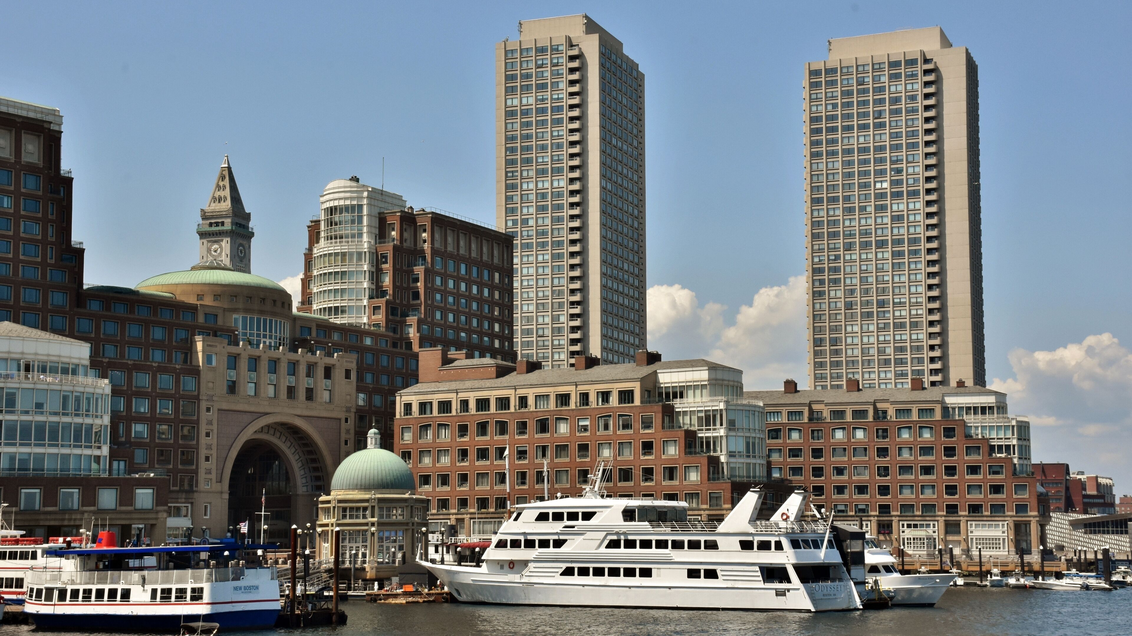 This is how the 'new' Rowes Wharf looks, great architecture, vibrant and modern looking a far cry form the 18th century