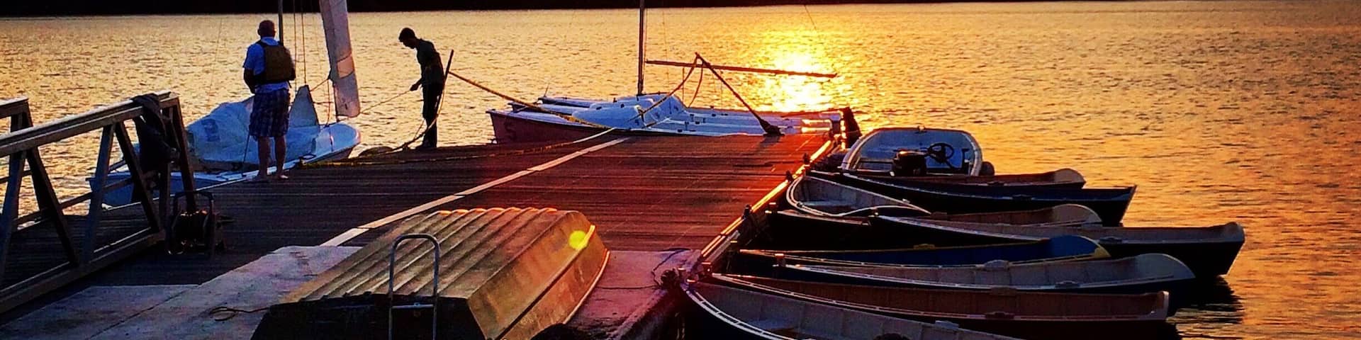 Jamaica Pond in Jamaica Plain, Boston, MA is a perfect spot to catch the sunset.. Take a walk or run around the pond! #goldenhour #waterlust