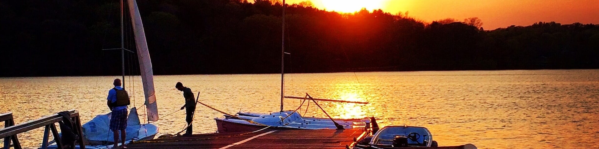 Jamaica Pond in Jamaica Plain, Boston, MA is a perfect spot to catch the sunset.. Take a walk or run around the pond! #goldenhour #waterlust