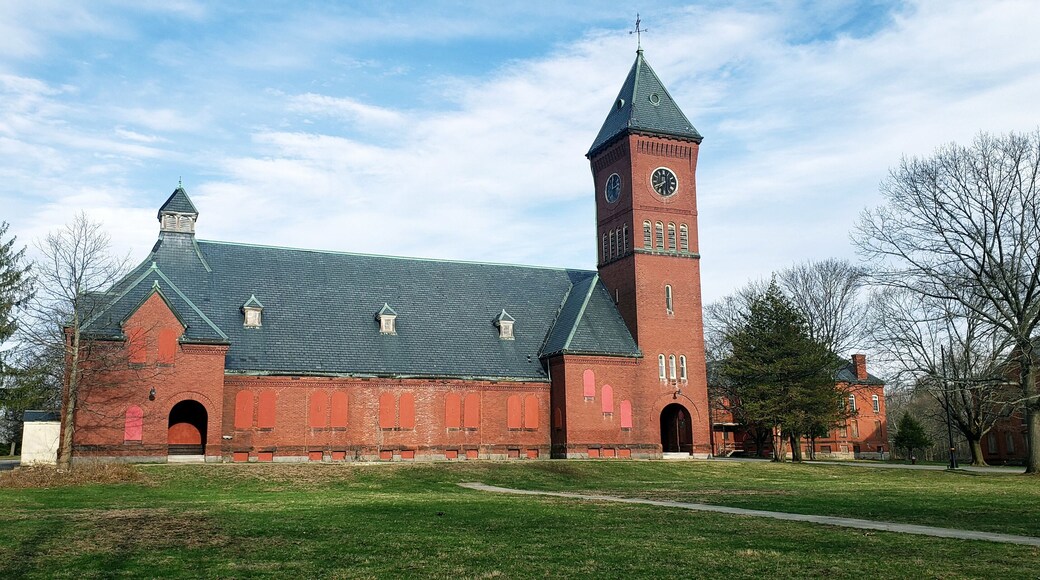 The chapel at a Massachusetts state hospital. Still elegant and amazing for being abandonded.
#beautiful #urbanexploration #abandoned #abandoned_places #hospital #church