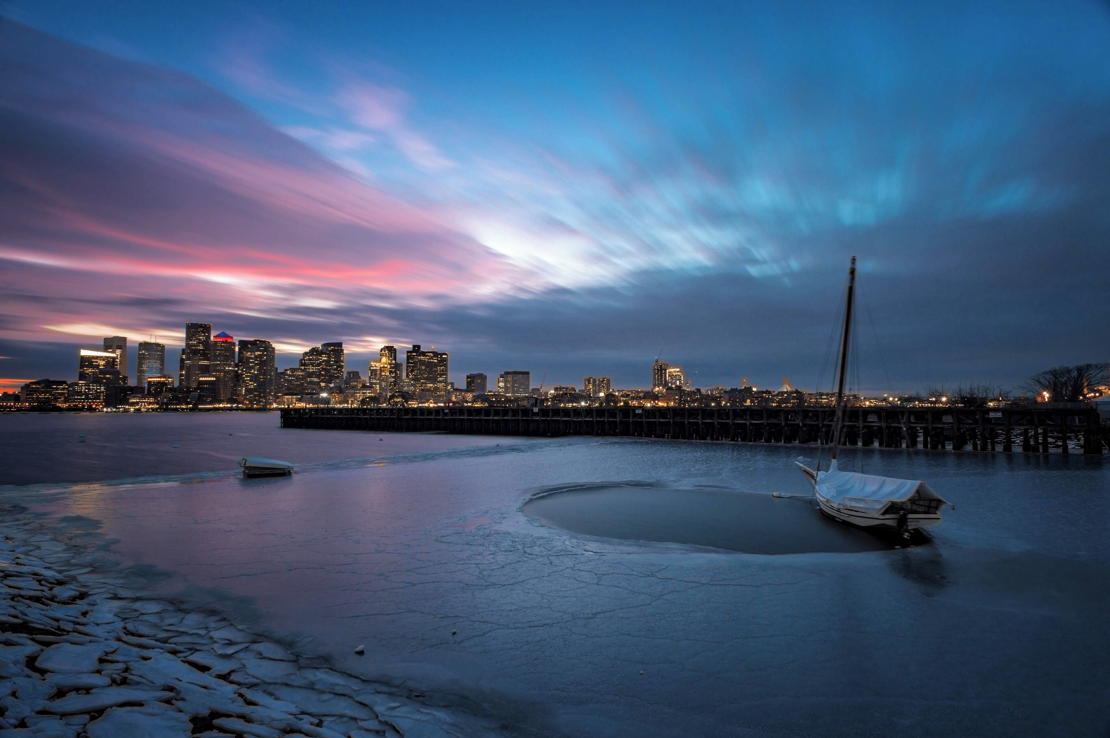 Although East Boston is synonymous with Logan International Airport, New England’s largest and the nation’s 19th busiest airport, it also has some of the most breathtaking views of Boston Harbor and the city’s skyline to be found.
If you decide to go during the winter season, be ready to brave the cold. The good thing is that the normally scarce parking lots are quite more available.
#Boston #USA #Travel #Sunset #MyBackyard