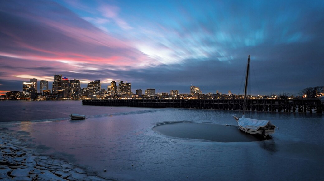Although East Boston is synonymous with Logan International Airport, New England’s largest and the nation’s 19th busiest airport, it also has some of the most breathtaking views of Boston Harbor and the city’s skyline to be found.
If you decide to go during the winter season, be ready to brave the cold. The good thing is that the normally scarce parking lots are quite more available.
#Boston #USA #Travel #Sunset #MyBackyard