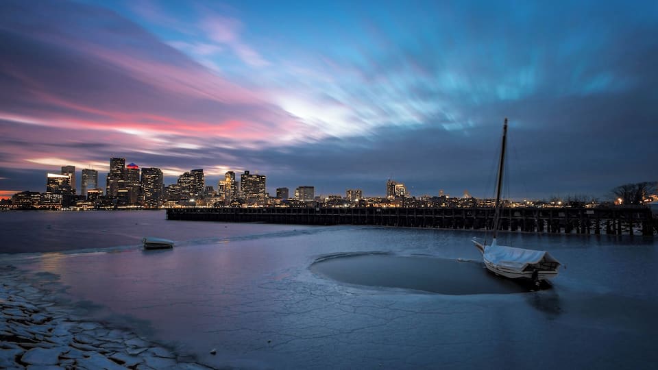 Although East Boston is synonymous with Logan International Airport, New England’s largest and the nation’s 19th busiest airport, it also has some of the most breathtaking views of Boston Harbor and the city’s skyline to be found.
If you decide to go during the winter season, be ready to brave the cold. The good thing is that the normally scarce parking lots are quite more available.
#Boston #USA #Travel #Sunset #MyBackyard