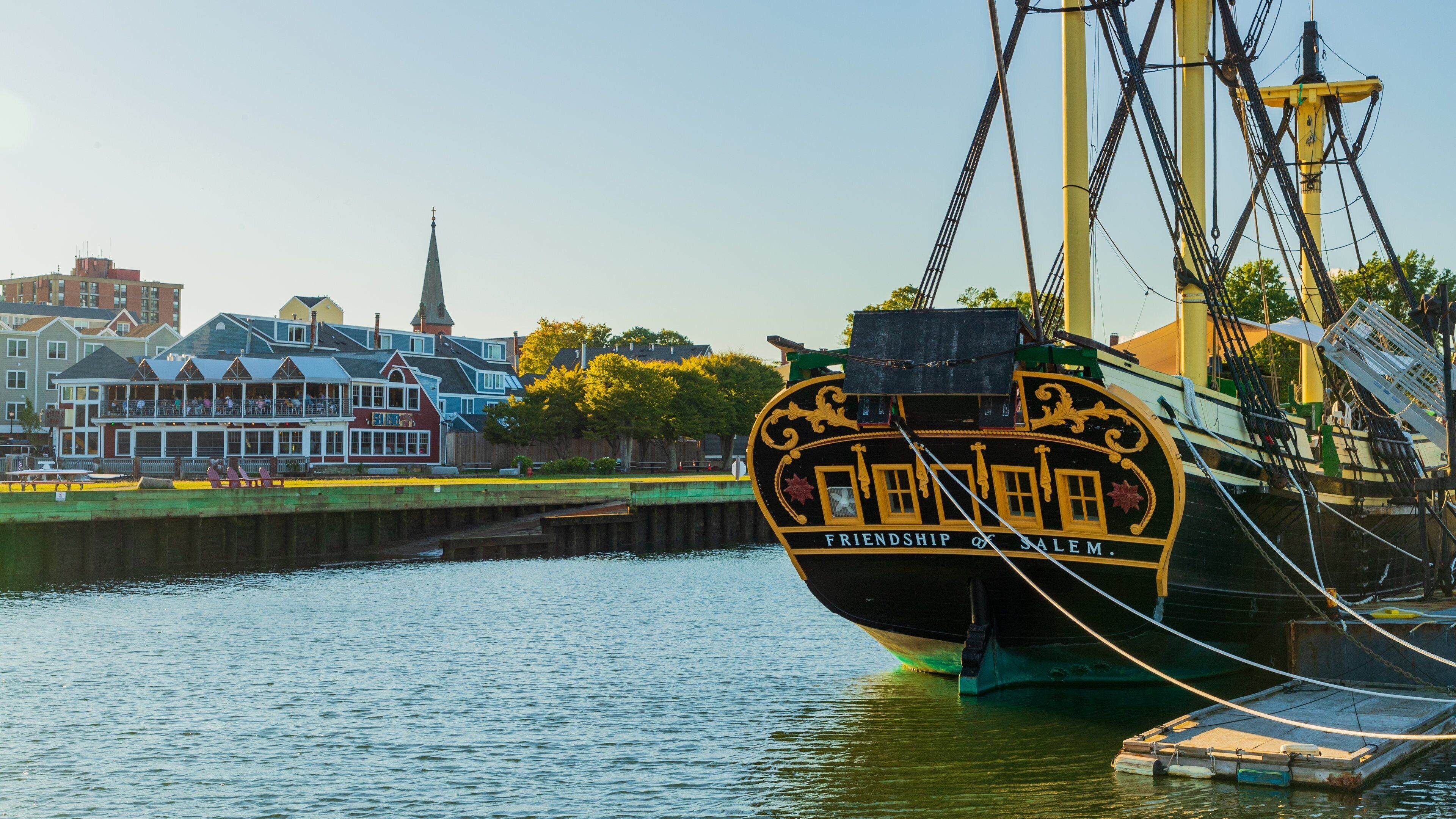 Salem showing heritage elements and a bay or harbor