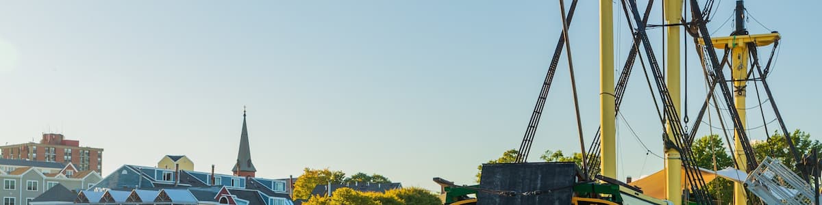 Salem showing heritage elements and a bay or harbor