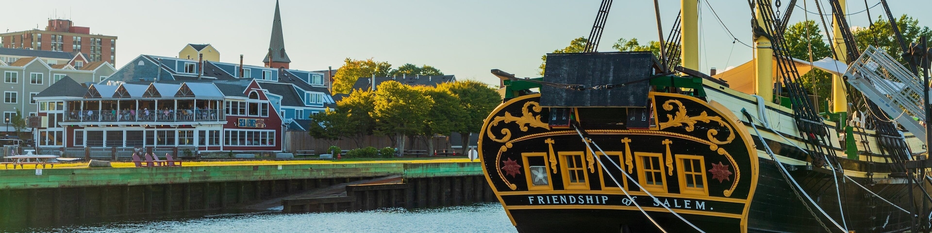 Salem showing heritage elements and a bay or harbor