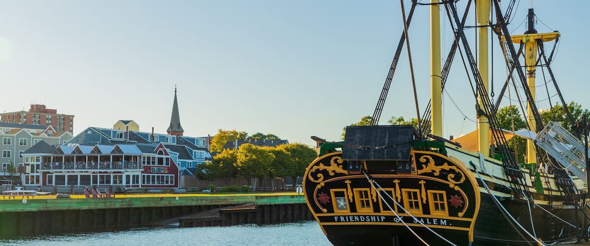 Salem showing heritage elements and a bay or harbor