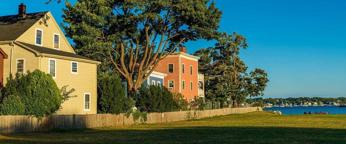 Salem showing a coastal town