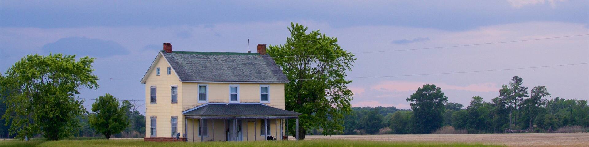 Cambridge showing a house, a sunset and farmland