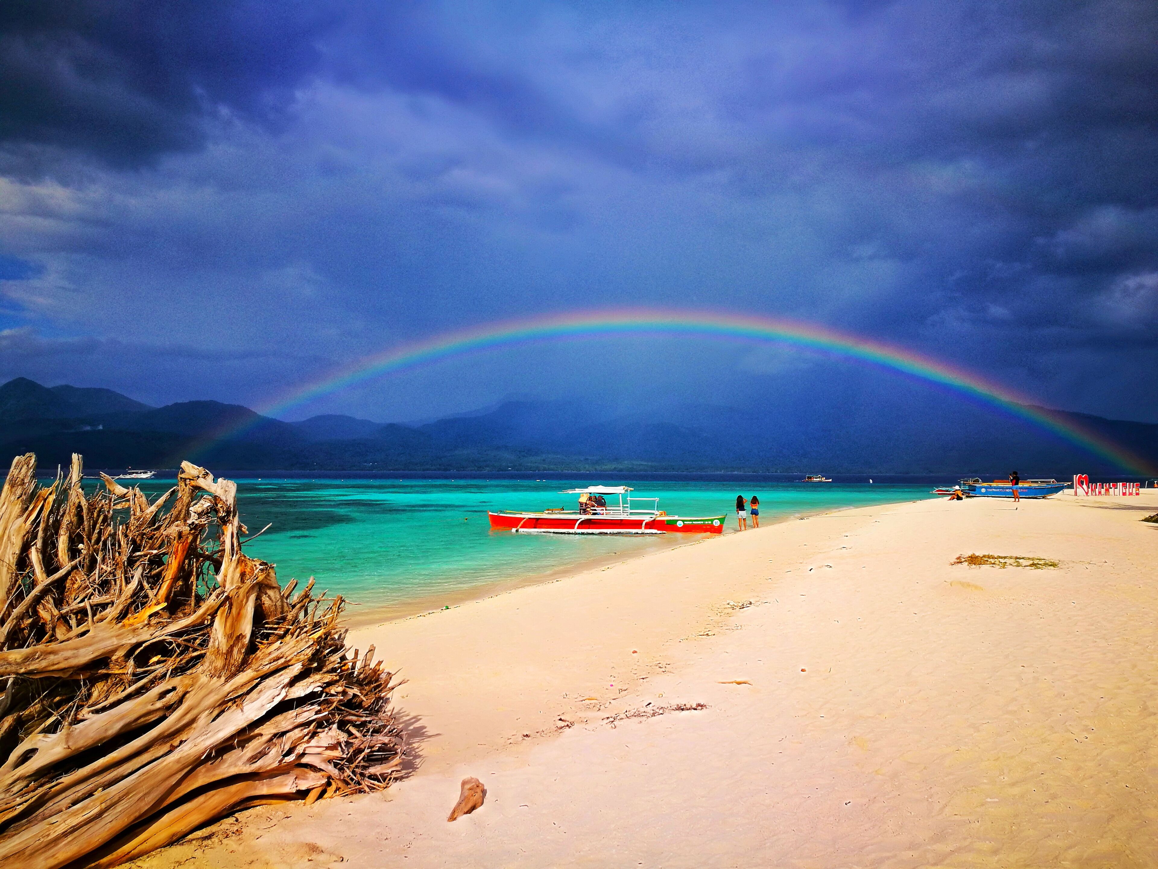 Mantigue Island! Beautiful beach of powdery sand and a marine sanctuary.
From the spot, you will see the stunning volcanic island Province of Camiguin, Philippines.
#travel #philippines #asia #island #islandadventure #whitebeach #swimming #snorkeling #scenicview