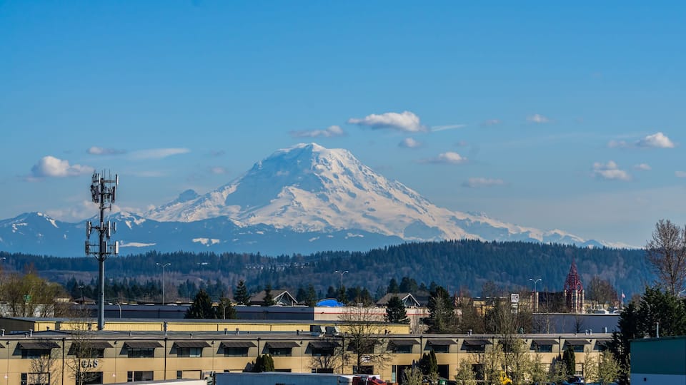 A snow-capped mountain, a clear blue sky, and a building with the number 412.