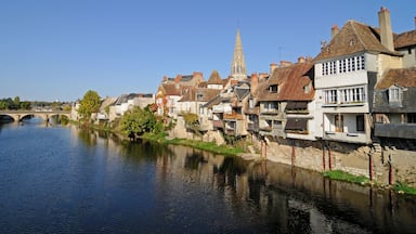 CR3WM6 Creuse River, Argenton-sur-Creuse, village, Chateauroux, Indre, Centre region, France, Europe, PublicGround