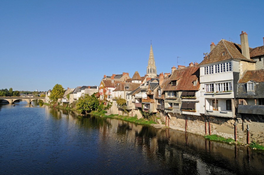 CR3WM6 Creuse River, Argenton-sur-Creuse, village, Chateauroux, Indre, Centre region, France, Europe, PublicGround