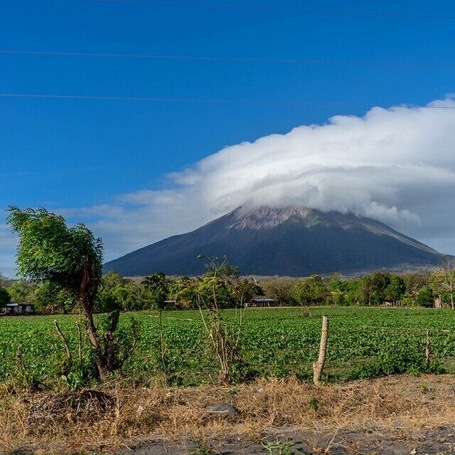 Found some pretty good views of this beauty when driving around Ometepe Island! #Island #volcano #nicatravel #nicaragua #travelingtheworld #volcano #volcanoisland #travel #tbt #nature #wanderlust #thetwohobos #wonderful_places #explore #adventure