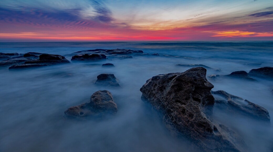 One of the things you can do in Florida is catch the Florida sunrise and then drive a few hours to the West Coast of Florida and watch the sunset the very same day. This beach is just south of marine land in Florida there is a public access parking lot. And then just a short walk south along the coast.#BeachTips