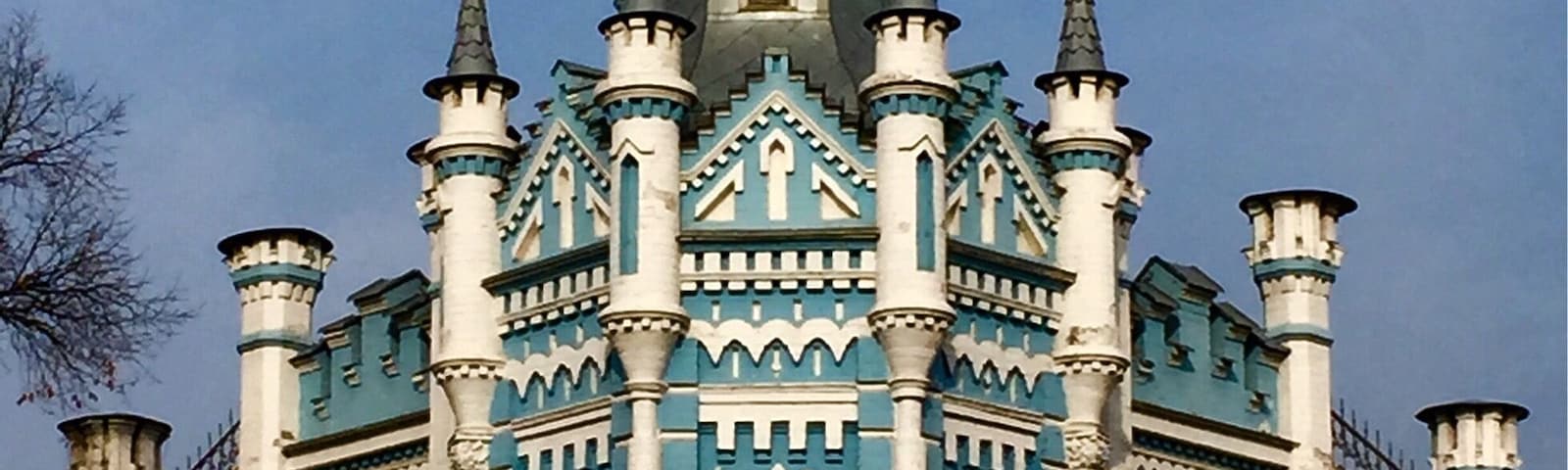 Goluboi Palace, the former Hotel Slavyanski.