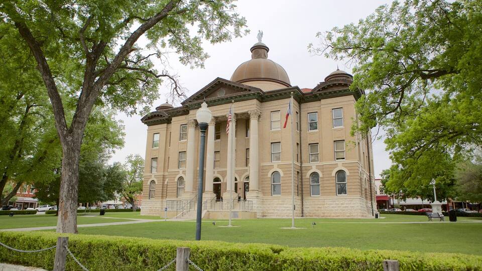 San Marcos featuring heritage architecture and an administrative buidling