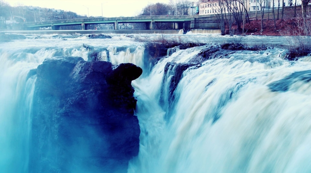 Great falls a a great spot for picks located in Paterson no. All though I could not get the pic I wanted to construction I was able to get a few shot here
