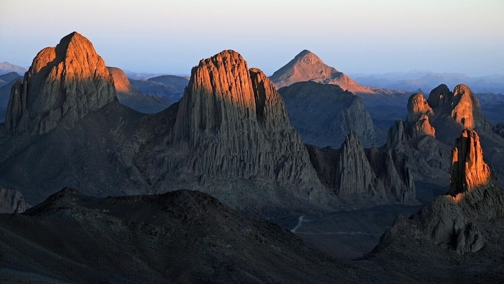 Sunset in Assekrem is so magic because the sun switches on rocks differently