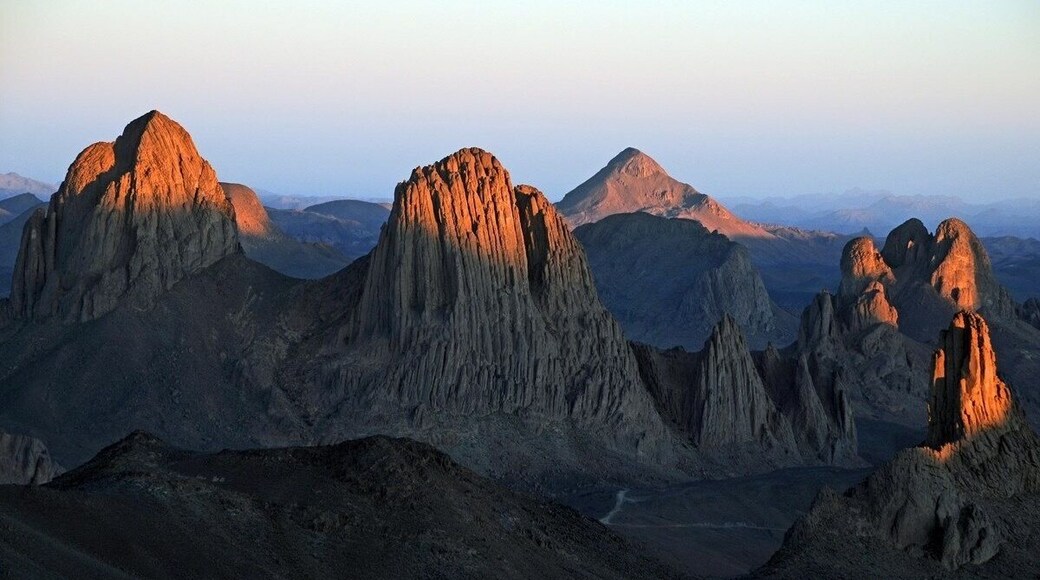 Sunset in Assekrem is so magic because the sun switches on rocks differently