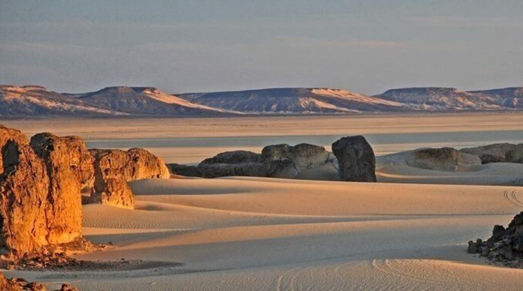 Somewhere in the desert.Mali is behind these mountains