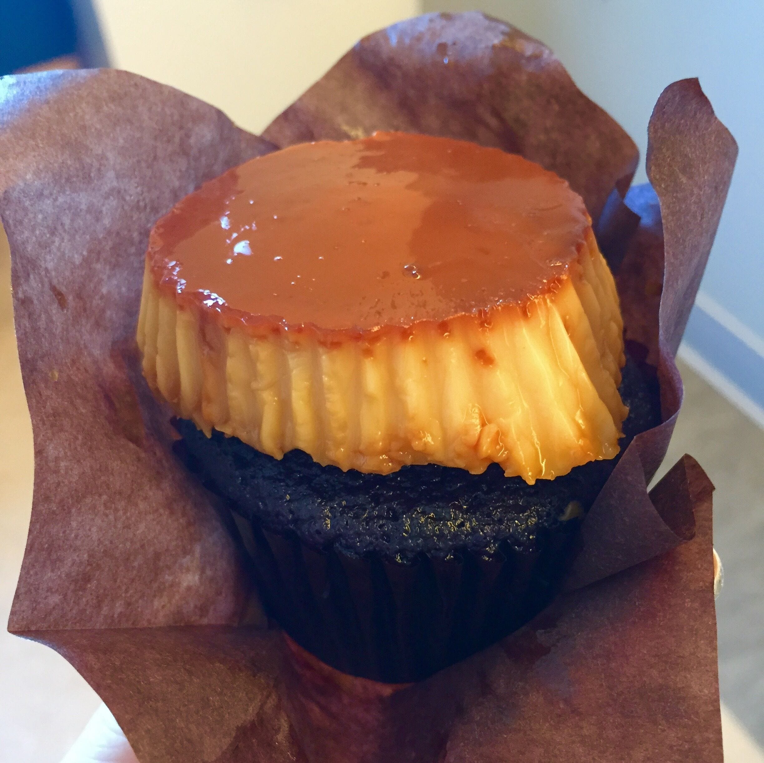 Leche flan ube (purple yam) cupcake! 😳