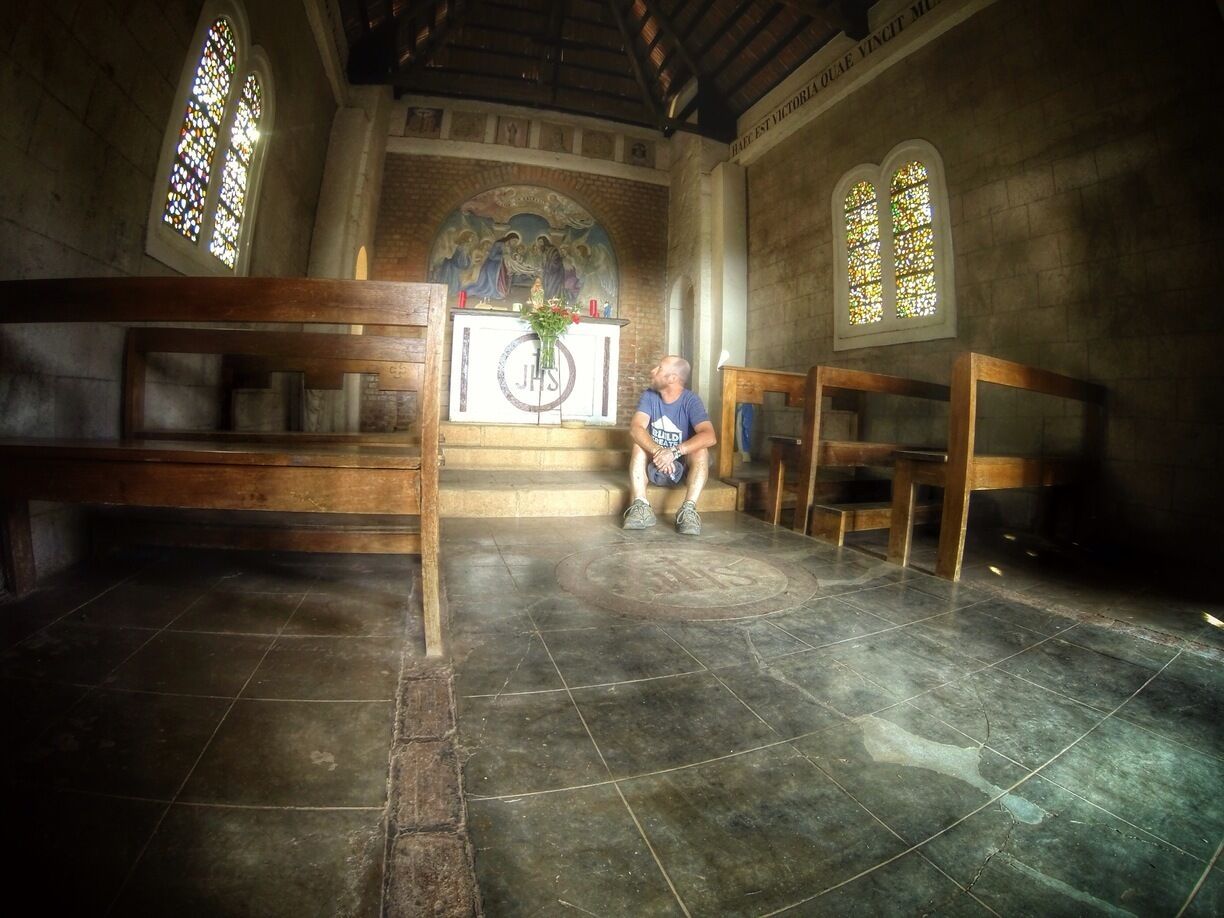 #TroverDetour

Just a few meters past the Great Rift Valley viewpoint you can find the worlds smallest Catholic Church. I've passed it many times, but this year finally had the time and opportunity to stop and take a moment to rest in this beautiful place in Kenya. #architecture