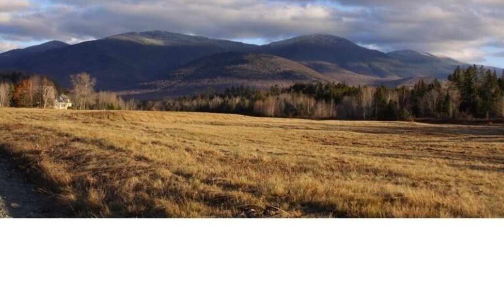 Beautiful view from this part of New Hampshire.. Little dirt road but worth the veiws