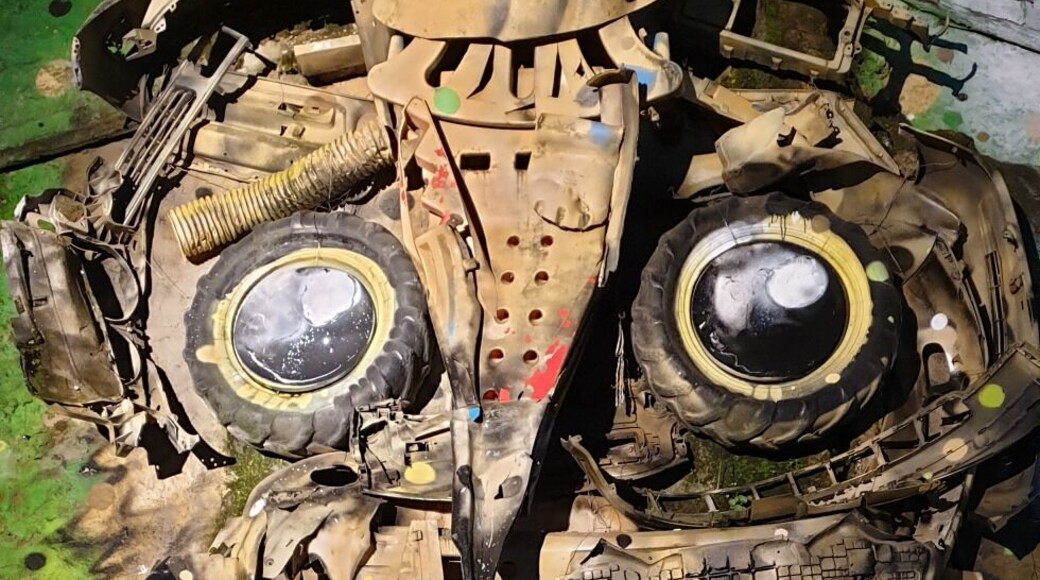 Street Art,
(old parts and bodywork of cars, tires)!!!