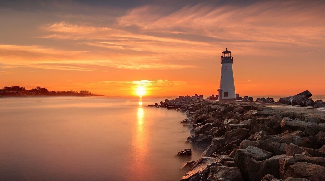 Sunrise at Walton Lighthouse