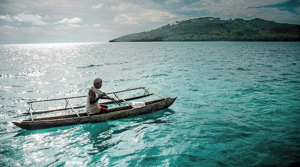Martin would stop to visit us each day after fishing.
Read more: http://tenayatravels.com/Latest%20Update%202013%20%208%20August%202.html