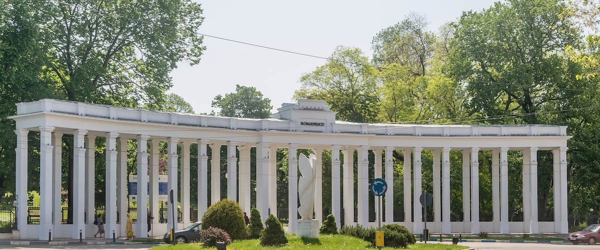 The architecture with white columns at the entrance to the city park Parcul Nicolae Romanescu, Craiova, Romania