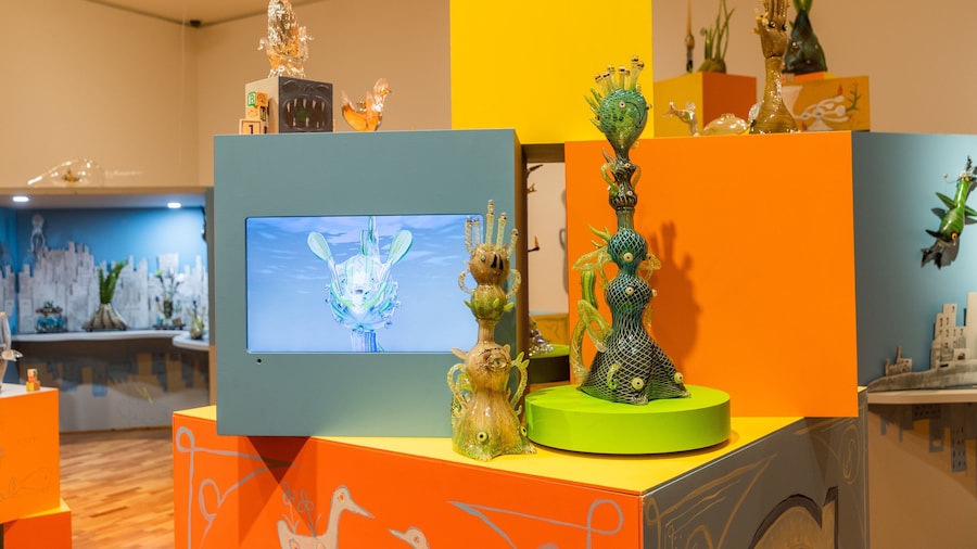 Tamworth Regional Gallery showing art and interior views