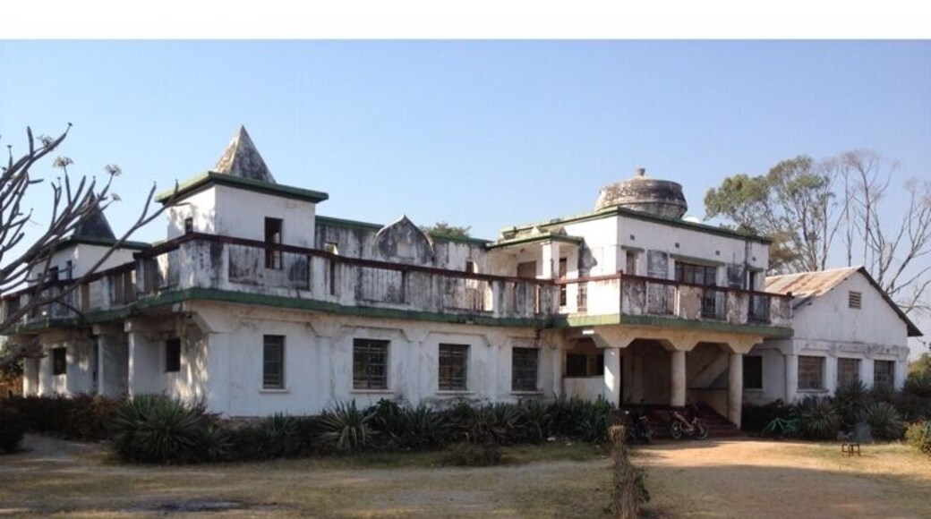 This house was built by a former government official in 1972 - Chavuma. Located 11 kilometers from the Angolan border