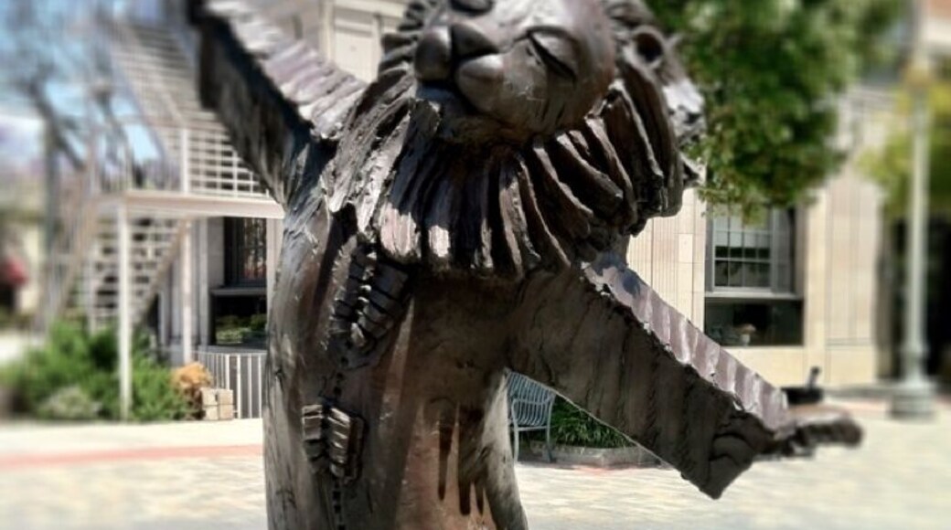 The lion from the Wizard of Oz outside the Culver Hotel. A fountain often shoots water up around it for kids to play in.