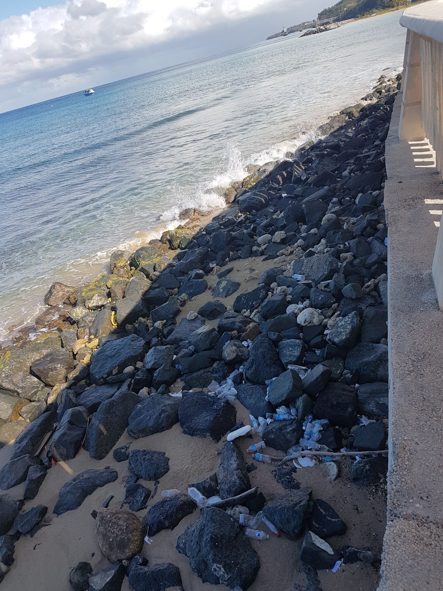 Another side of Aguadilla Puerto Rico.
Sad to see so much plastic and garbage at the seashore, is there no plastic recycling in Puerto Rico?
 No matter where in the world it is so unnecessary to throw garbage in our beautiful nature.
