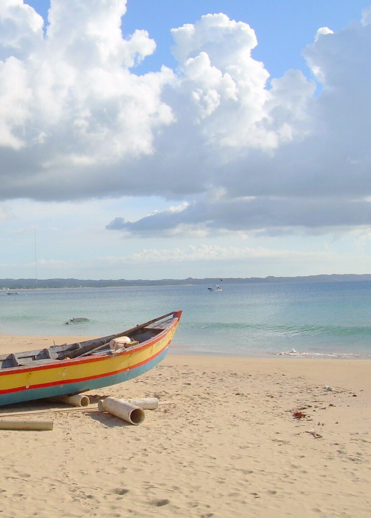 Nice location on a semi private beach with clean waters, nice locals and shinny sun