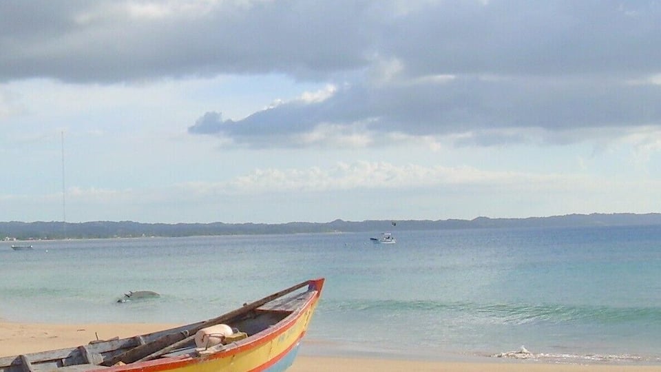 Nice location on a semi private beach with clean waters, nice locals and shinny sun